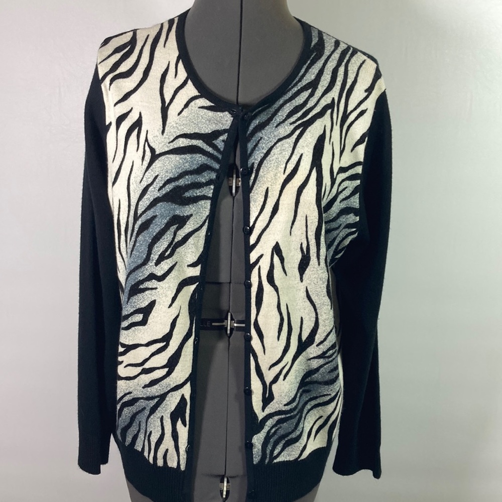 All Points Button Front Long Sleeve Sweater Size Large